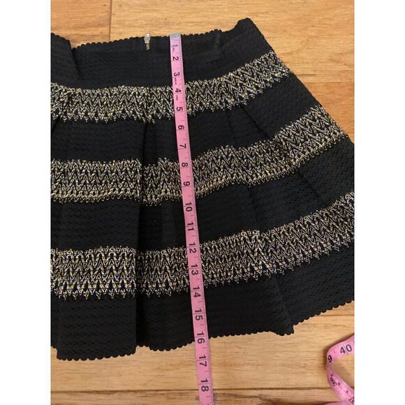 Ginger G Black & Gold pleated Textured Skirt Woven zigzag Pattern Size Large - Picture 8 of 8